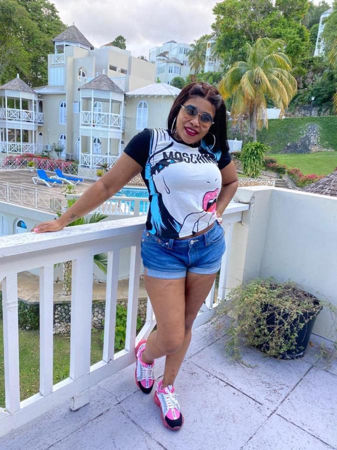 Chill On The Hill Apartment Ocho Rios Bagian luar foto