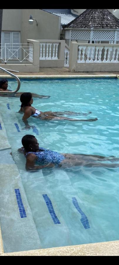 Chill On The Hill Apartment Ocho Rios Bagian luar foto