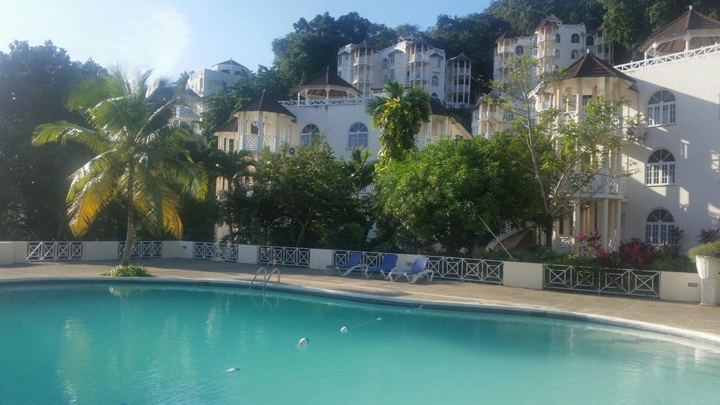 Chill On The Hill Apartment Ocho Rios Bagian luar foto