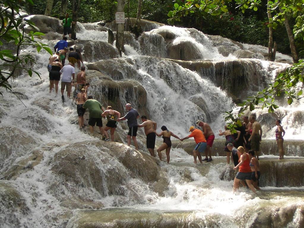 Chill On The Hill Apartment Ocho Rios Bagian luar foto