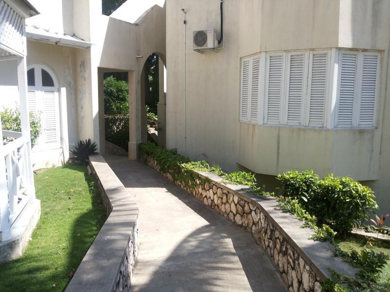 Chill On The Hill Apartment Ocho Rios Bagian luar foto