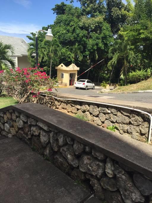 Chill On The Hill Apartment Ocho Rios Bagian luar foto