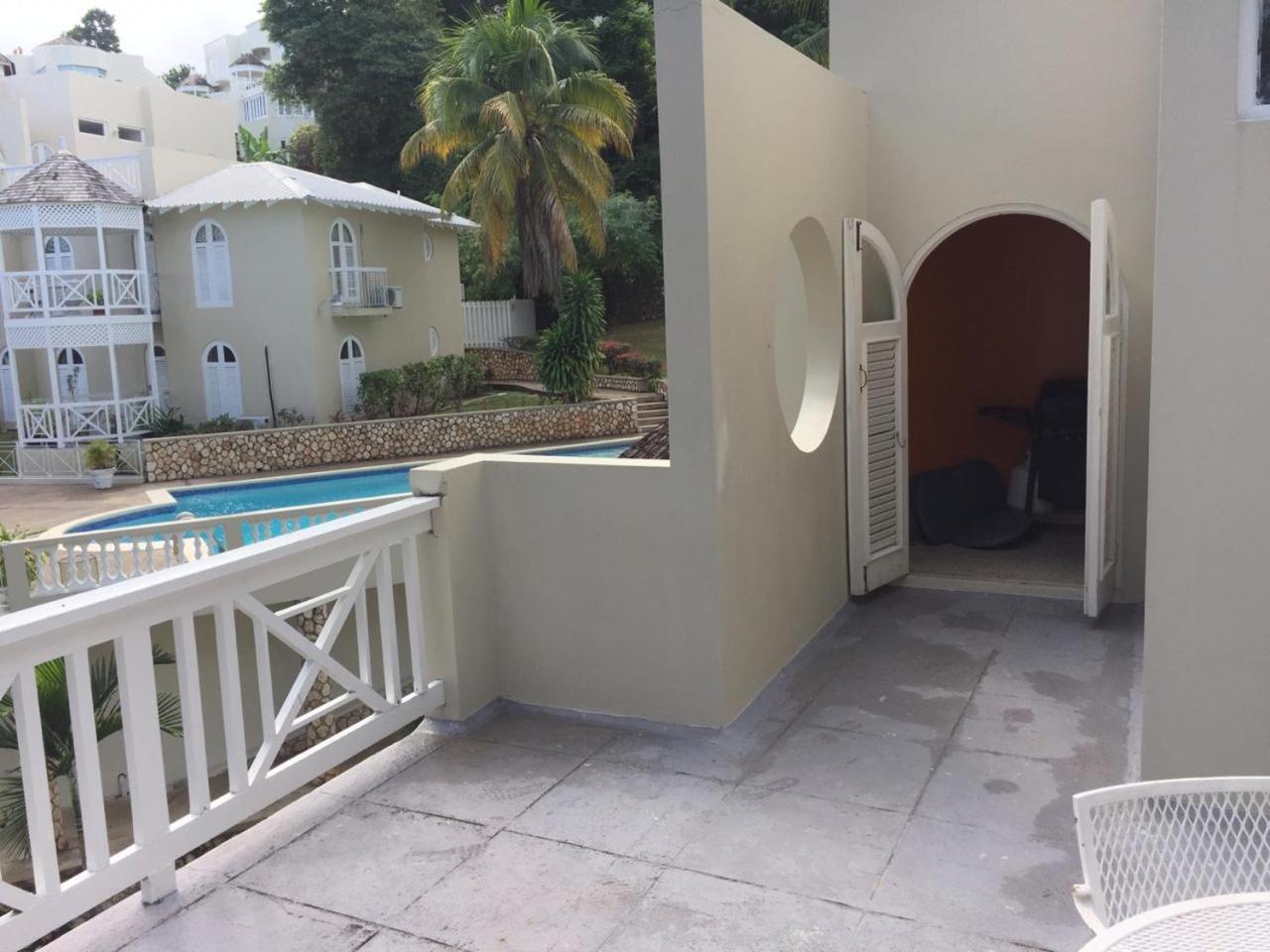 Chill On The Hill Apartment Ocho Rios Bagian luar foto