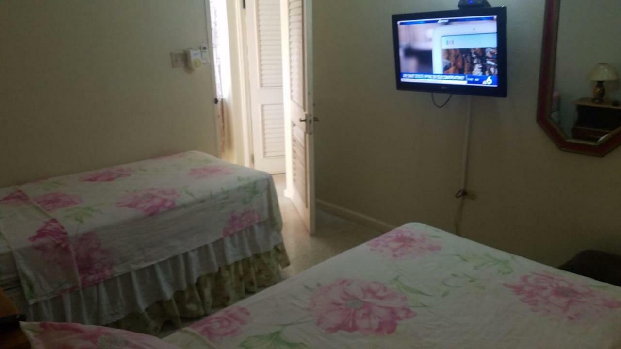Chill On The Hill Apartment Ocho Rios Bagian luar foto
